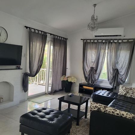 Villa Neyla Four Bedroom Coral Bay Beach Front Kültér fotó