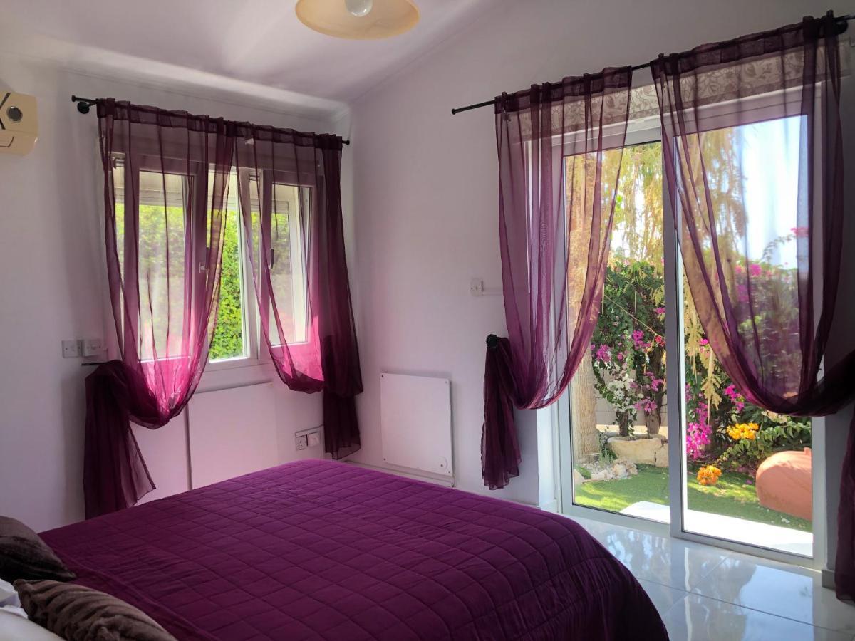 Villa Neyla Four Bedroom Coral Bay Beach Front Kültér fotó