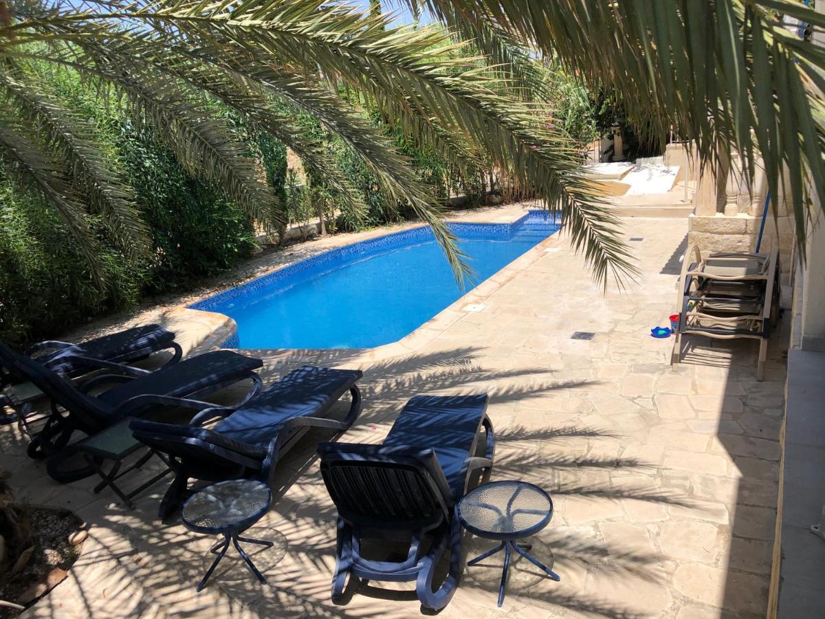 Villa Neyla Four Bedroom Coral Bay Beach Front Kültér fotó
