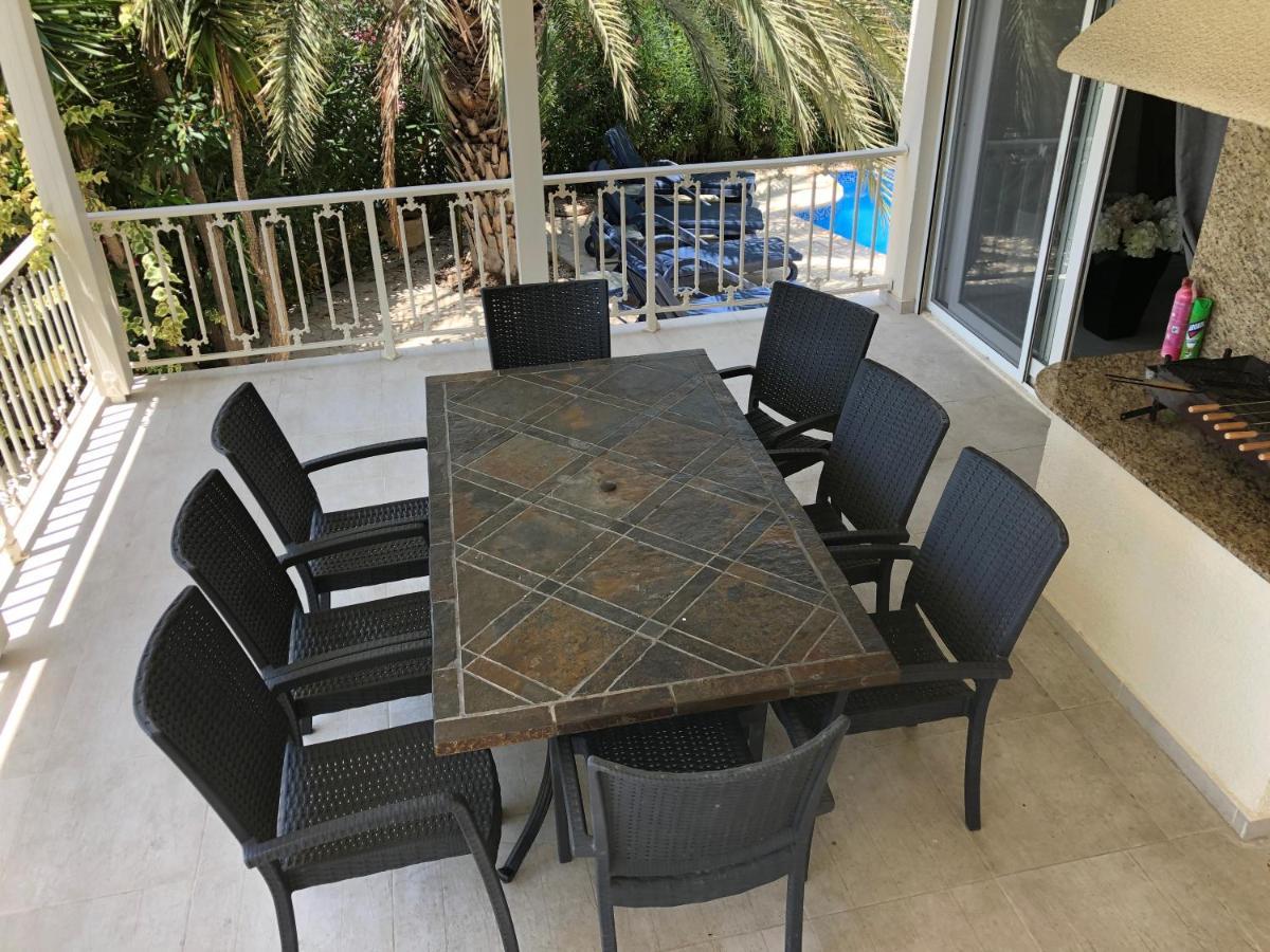 Villa Neyla Four Bedroom Coral Bay Beach Front Kültér fotó
