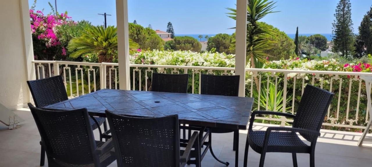 Villa Neyla Four Bedroom Coral Bay Beach Front Kültér fotó