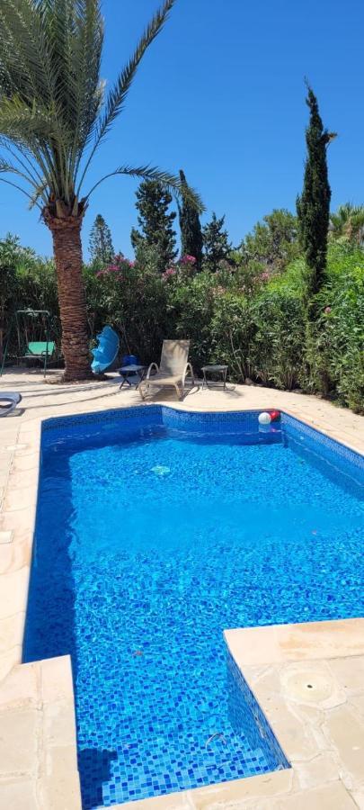Villa Neyla Four Bedroom Coral Bay Beach Front Kültér fotó