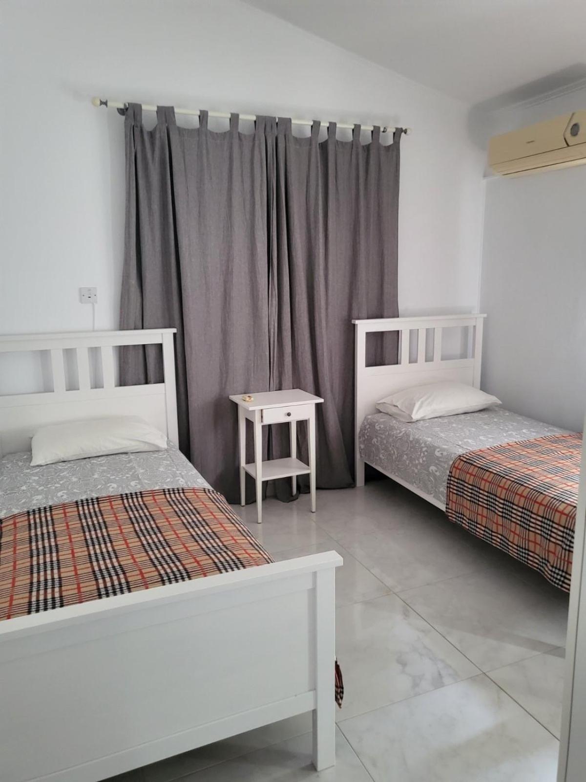 Villa Neyla Four Bedroom Coral Bay Beach Front Kültér fotó