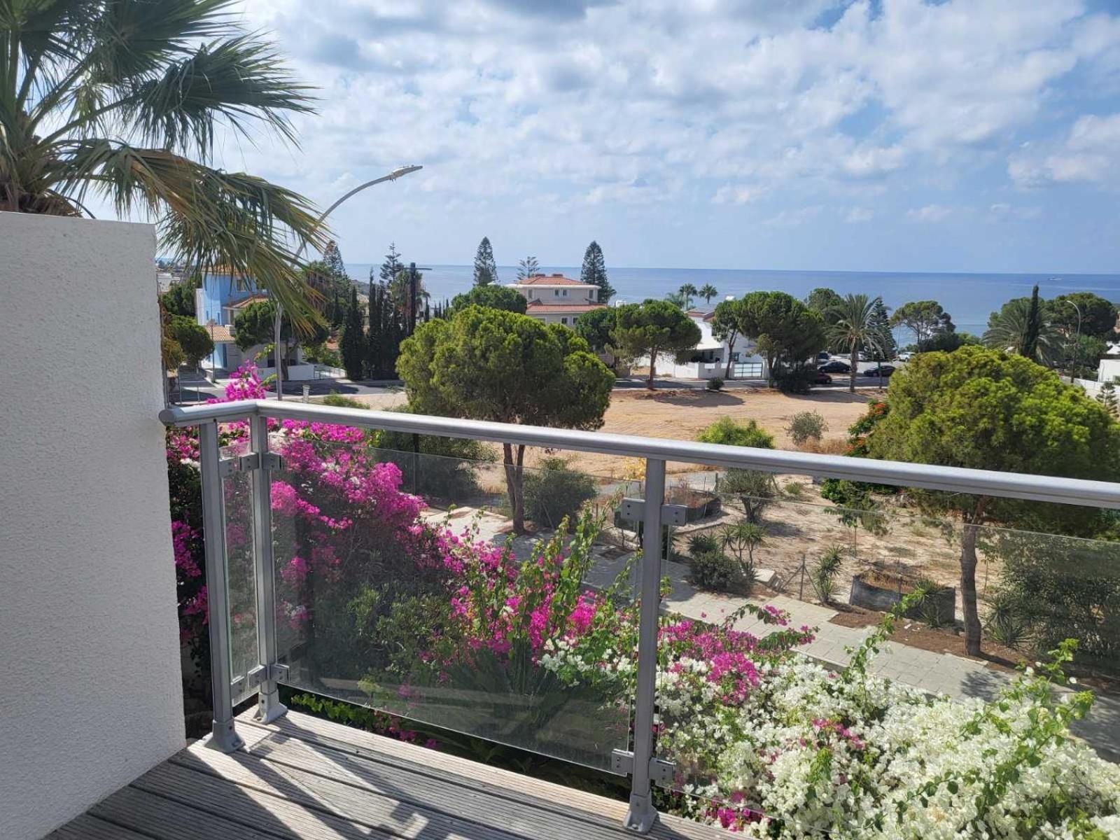 Villa Neyla Four Bedroom Coral Bay Beach Front Kültér fotó