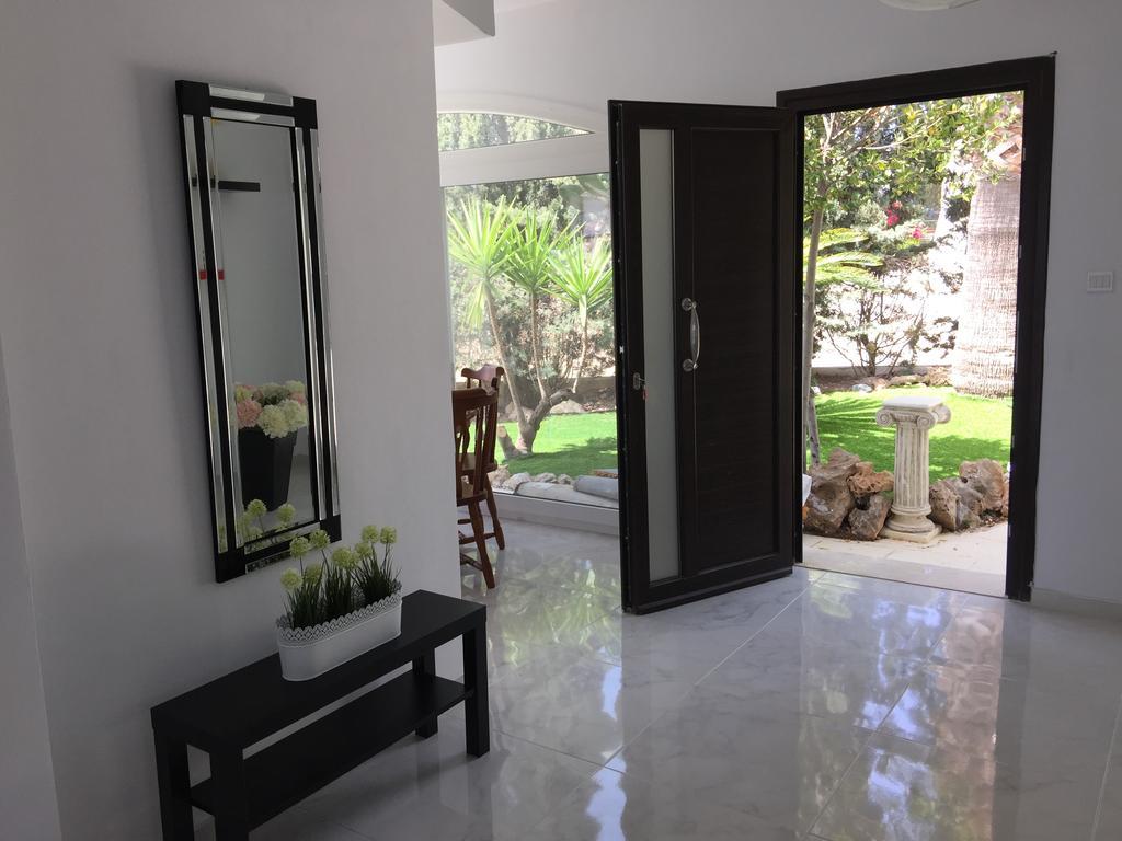 Villa Neyla Four Bedroom Coral Bay Beach Front Kültér fotó