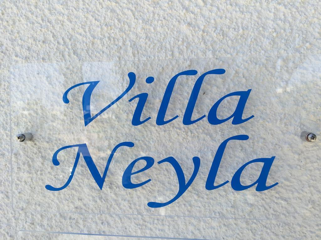 Villa Neyla Four Bedroom Coral Bay Beach Front Kültér fotó