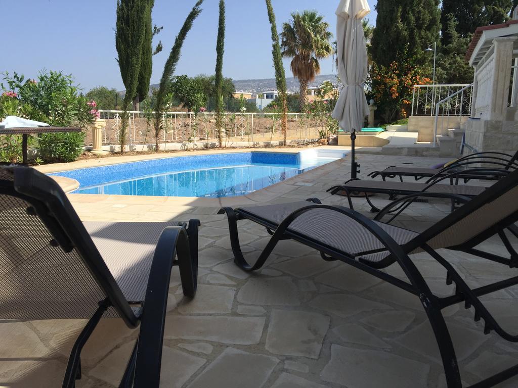Villa Neyla Four Bedroom Coral Bay Beach Front Kültér fotó